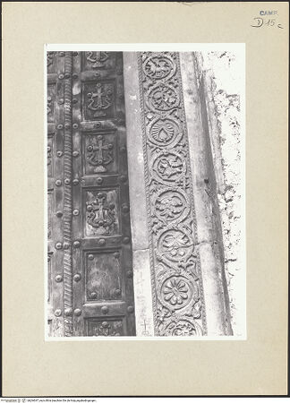 Vorderseite von Pace [https://www.deutsche-digitale-bibliothek.de/content/lizenzen/rv-ez/] Mittleres PortalRechtes Gewände - Teilansicht, bh264047_recto. Foto: Pace, Valentino.