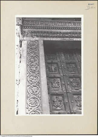 Vorderseite von Pace [https://www.deutsche-digitale-bibliothek.de/content/lizenzen/rv-ez/] Mittleres PortalLinkes Gewände - Teilansicht, bh264049_recto. Foto: Pace, Valentino.