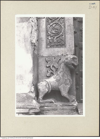 Vorderseite von Pace [https://www.deutsche-digitale-bibliothek.de/content/lizenzen/rv-ez/] Mittleres PortalLöwe (links) - Frontalansicht, bh264050_recto. Foto: Pace, Valentino.