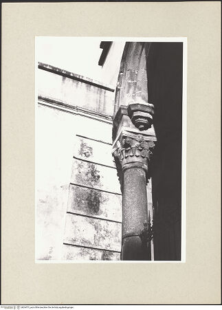 Vorderseite von Pace, Valentino [https://www.deutsche-digitale-bibliothek.de/content/lizenzen/rv-ez/] Kapitell 1 - Seitenansicht, bh264751_recto. Foto: Pace, Valentino.