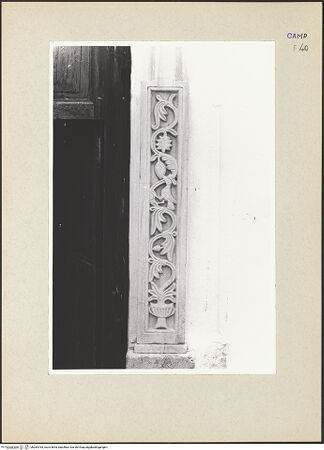 Vorderseite von Pace, Valentino [https://www.deutsche-digitale-bibliothek.de/content/lizenzen/rv-ez/] Hauptportal - Rechter Türpfosten, bh264763_recto. Foto: Pace, Valentino.