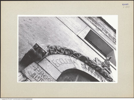 Vorderseite von Pace, Valentino [https://www.deutsche-digitale-bibliothek.de/content/lizenzen/rv-ez/] Seitenportal mit alttestamentlichen SzenenArchivolte und Türsturz - Archivolte, linke Seite, bh264777_recto. Foto: Pace, Valentino.