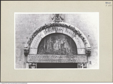 Vorderseite von Pace, Valentino [https://www.deutsche-digitale-bibliothek.de/content/lizenzen/rv-ez/] Seitenportal mit alttestamentlichen SzenenArchivolte und Türsturz - Gesamtansicht, bh264778_recto. Foto: Pace, Valentino.