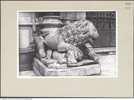 Vorderseite von Pace, Valentino [https://www.deutsche-digitale-bibliothek.de/content/lizenzen/rv-fz/] HauptportalLöwen - Linker Löwe, bh264783_recto. Foto: Pace, Valentino.