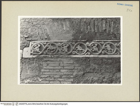 Vorderseite von Fischer Pace, Ursula [https://www.deutsche-digitale-bibliothek.de/content/lizenzen/rv-ez/] Vermauerte Relieffragmente am Treppenhaus des Refektoriums - rechtes Relieffragment, Detail: links, bh265776_recto. Foto: Fischer Pace, Ursula.