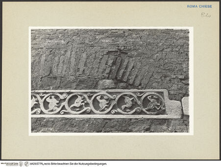 Vorderseite von Fischer Pace, Ursula [https://www.deutsche-digitale-bibliothek.de/content/lizenzen/rv-ez/] Vermauerte Relieffragmente am Treppenhaus des Refektoriums - linkes Relieffragment, Detail: rechts, bh265779_recto. Foto: Fischer Pace, Ursula.