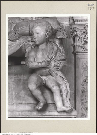 Vorderseite von Courtauld Institute of Art [https://www.deutsche-digitale-bibliothek.de/content/lizenzen/rv-ez/] Grabmal der Maria von Aragon (Maria d'Aragona, gest. 1461)Liegefigur und Engel - Engel rechts, bh265892_recto. Foto.