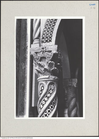 Vorderseite von Pace, Valentino [https://www.deutsche-digitale-bibliothek.de/content/lizenzen/rv-ez/] Evangelienkanzel - Detail: Kapitell, bh267848_recto. Foto: Pace, Valentino.