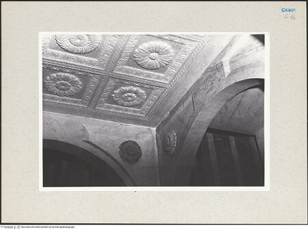 Vorderseite von unbekannt [https://www.deutsche-digitale-bibliothek.de/content/lizenzen/rv-fz/] Evangelienkanzel - Detail: Rosettenornamentik an der Unterseite des Kanzelkorbs, bh267849_recto. Foto: Pace, Valentino.