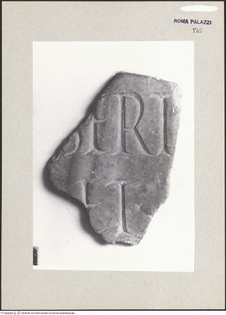 Vorderseite von Bibliotheca Hertziana [https://www.deutsche-digitale-bibliothek.de/content/lizenzen/rv-fz/] Antike Inschriften, Fragmente und ArtefakteTeil einer Inschrift "...ERT..." - , bh269356_recto. Foto.