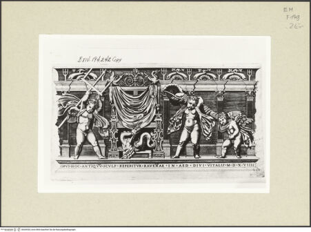 Vorderseite von Bibliotheca Hertziana [http://creativecommons.org/publicdomain/mark/1.0/] Ravenna, San Vitale, Thron des Neptun (sog.) - Relief mit Putten - Gesamtansicht, bh269434_recto. Foto.