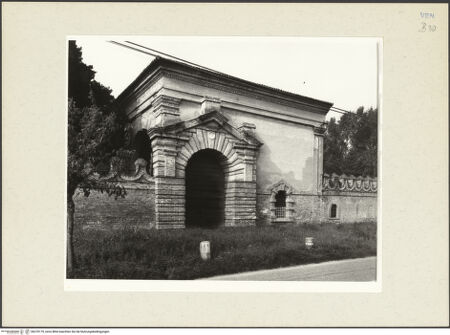 Vorderseite von Hutzel, Max [https://www.deutsche-digitale-bibliothek.de/content/lizenzen/rv-ez/] Villa Garzoni-Michiel - Seiteneingang der Villa, bh270179_recto. Foto.