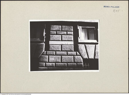 Vorderseite von ICCD [https://www.deutsche-digitale-bibliothek.de/content/lizenzen/rv-ez/] Palazzo Vidoni - Fassade, Sockelgeschoss, Detail: Rustika, bh270450_recto. Foto.