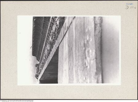 Vorderseite von Pace, Valentino [https://www.deutsche-digitale-bibliothek.de/content/lizenzen/rv-ez/] Porta dei Leoni (Portal des Atriums)Architrav mit Inschrift - Teilansicht von rechts, bh270794_recto. Foto: Pace, Valentino.