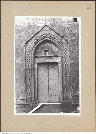 Vorderseite von Pace, Valentino [https://www.deutsche-digitale-bibliothek.de/content/lizenzen/rv-ez/] Castello di LagopesoleBurgkapelle - Portal, bh278423_recto. Foto: Pace, Valentino.