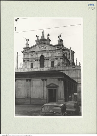 Vorderseite von Güthlein, Klaus [https://www.deutsche-digitale-bibliothek.de/content/lizenzen/rv-fz/] Santa Maria presso San Celso - Atrium und Fassade von Südwesten, bh281126_recto. Foto: Güthlein, Klaus.