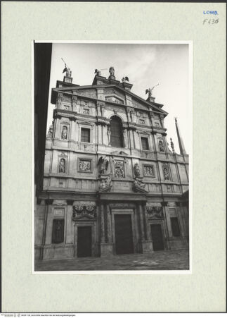 Vorderseite von Güthlein, Klaus [https://www.deutsche-digitale-bibliothek.de/content/lizenzen/rv-fz/] Santa Maria presso San CelsoWestfassade - Gesamtansicht, bh281128_recto. Foto: Güthlein, Klaus.