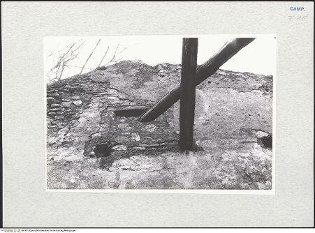 Vorderseite von Pace, Valentino [https://www.deutsche-digitale-bibliothek.de/content/lizenzen/rv-ez/] Heilige (Apostel?); Wanddekoration - Innenfassade, Detail, bh282128_recto. Foto: Pace, Valentino.