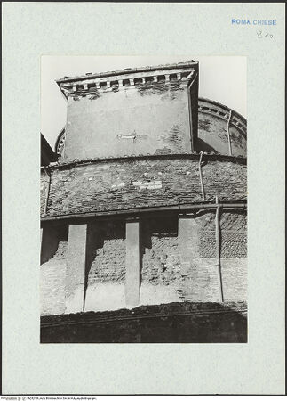 Vorderseite von DAI [https://www.deutsche-digitale-bibliothek.de/content/lizenzen/rv-ez/] Mausoleo di Santa CostanzaAußenbau - Außen; Detail, bh282169_recto. Foto.