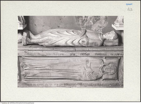 Vorderseite von Courtauld Institute of Art [https://www.deutsche-digitale-bibliothek.de/content/lizenzen/rv-ez/] Grabmäler der Familie CaraccioloGisant eines unbekannten Mannes - Gesamtansicht (unten: Grabplatte des Matteo Caracciolo), bh283298_recto. Foto.