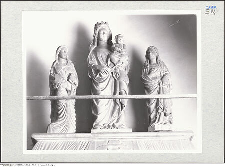 Vorderseite von Courtauld Institute of Art [https://www.deutsche-digitale-bibliothek.de/content/lizenzen/rv-ez/] Grabmal des Kardinals Francesco Carbone (gest. 1405)Madonna, Heilige und Stifter - Gesamtansicht, bh283320_recto. Foto.