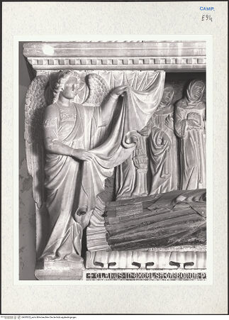 Vorderseite von Courtauld Institute of Art [https://www.deutsche-digitale-bibliothek.de/content/lizenzen/rv-ez/] Grabmal des Kardinals Francesco Carbone (gest. 1405)Liegefigur und Begräbniszeremonie - Detail: Engel, die einen Vorhang halten, bh283323_recto. Foto.