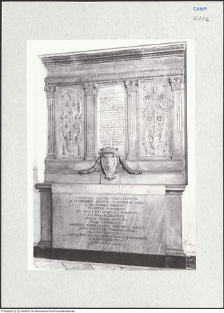 Vorderseite von Courtauld Institute of Art [https://www.deutsche-digitale-bibliothek.de/content/lizenzen/rv-ez/] Grabmal des Giovanni Nauclerio (gest. 1487) - Gesamtansicht, bh283407_recto. Foto.