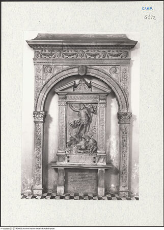 Vorderseite von Courtauld Institute of Art [https://www.deutsche-digitale-bibliothek.de/content/lizenzen/rv-ez/] Altar der Auferstehung Christi - Gesamtansicht, bh283422_recto. Foto.