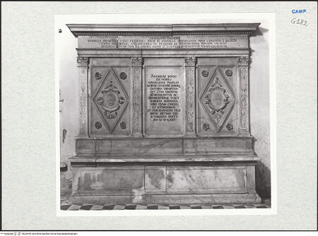 Vorderseite von Courtauld Institute of Art [https://www.deutsche-digitale-bibliothek.de/content/lizenzen/rv-ez/] Bank mit architektonischem Rahmen und Wappen - Gesamtansicht, bh283449_recto. Foto.