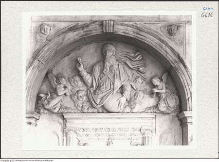 Vorderseite von Courtauld Institute of Art [https://www.deutsche-digitale-bibliothek.de/content/lizenzen/rv-ez/] Altare della Purificazione (Grabmal des Biagio Marsicano) - Tympanon, Gottvater und Engel, bh283466_recto. Foto.