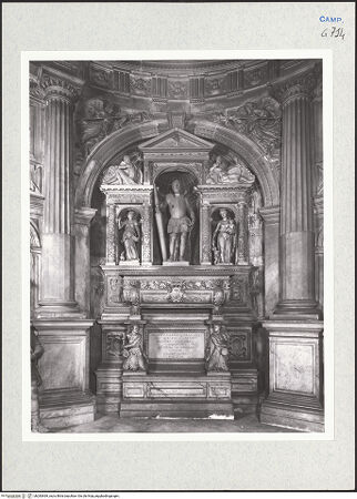 Vorderseite von Courtauld Institute of Art [https://www.deutsche-digitale-bibliothek.de/content/lizenzen/rv-ez/] Grabmal des Nicola Antonio Caracciolo (gest. 1544) - Gesamtansicht, bh283469_recto. Foto.