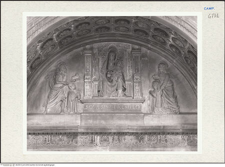 Vorderseite von Courtauld Institute of Art [https://www.deutsche-digitale-bibliothek.de/content/lizenzen/rv-ez/] Cappella MiroballoMadonna, Johannes der Taufer und Johannes der Evangelist mit Stifter - Gesamtansicht, bh283515_recto. Foto.