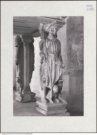 Vorderseite von Courtauld Institute [https://www.deutsche-digitale-bibliothek.de/content/lizenzen/rv-ez/] Grabmal des Ludovico Aldomorisco - Rechte Seite: Tragfigur, rechts, bh283559_recto. Foto.