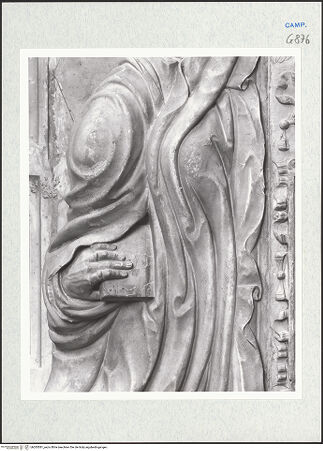 Vorderseite von Courtauld Institute of Art [https://www.deutsche-digitale-bibliothek.de/content/lizenzen/rv-ez/] Grabmal des Vito Pisanelli - Liegefigur, Detail, bh283581_recto. Foto.