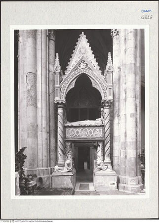 Vorderseite von Courtauld Institute [https://www.deutsche-digitale-bibliothek.de/content/lizenzen/rv-ez/] Grabmal der Katharina von Österreich - Nordseite, Gesamtansicht, bh283593_recto. Foto.