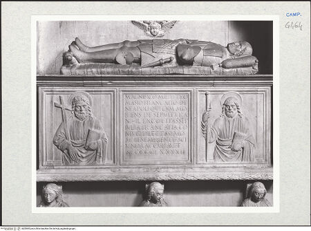 Vorderseite von Courtauld Institute of Art [https://www.deutsche-digitale-bibliothek.de/content/lizenzen/rv-ez/] Grabmal des Tommaso Brancaccio (gest. 1492)Sarkophag und Liegefigur - Gesamtansicht, bh283643_recto. Foto.