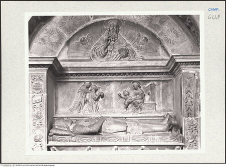 Vorderseite von Courtauld Institute of Art [https://www.deutsche-digitale-bibliothek.de/content/lizenzen/rv-ez/] Grabmal des Ettore Carafa - Tympanon (Gottvater), Relief (Madonna) und Liegefigur (Ettore Carafa), bh283652_recto. Foto.
