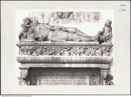 Vorderseite von Courtauld Institute of Art [https://www.deutsche-digitale-bibliothek.de/content/lizenzen/rv-ez/] Grabmal des Leonardo Tomacelli (gest. 1529) - Detail: Liegefigur, bh283691_recto. Foto.