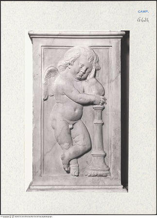 Vorderseite von Courtauld Institute of Art [https://www.deutsche-digitale-bibliothek.de/content/lizenzen/rv-ez/] Grabmal des Corrado Capece (Conradus Capycius, gest. 1615) - Putto links, bh283724_recto. Foto.