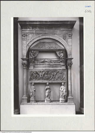 Vorderseite von Courtauld Institute of Art [https://www.deutsche-digitale-bibliothek.de/content/lizenzen/rv-ez/] Grabmal des Antonio Carafa, genannt Malizia (gest. 1438) - Gesamtansicht, bh283732_recto. Foto.