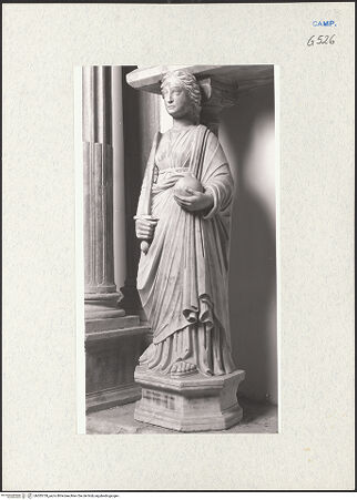 Vorderseite von Courtauld Institute of Art [https://www.deutsche-digitale-bibliothek.de/content/lizenzen/rv-ez/] Grabmal des Antonio Carafa, genannt Malizia (gest. 1438)Tugenden - Justitia, bh283739_recto. Foto.