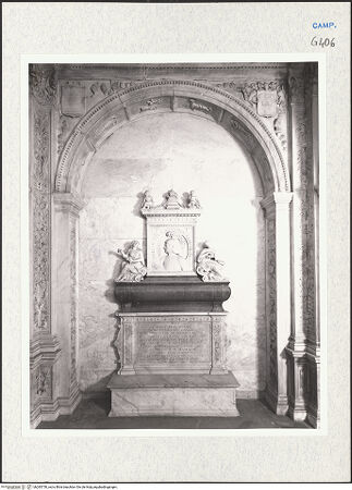 Vorderseite von Courtauld Institute of Art [https://www.deutsche-digitale-bibliothek.de/content/lizenzen/rv-ez/] Grabmal des Galeotto Carafa - Gesamtansicht, bh283750_recto. Foto.