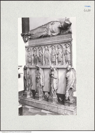 Vorderseite von Courtauld Institute of Art [https://www.deutsche-digitale-bibliothek.de/content/lizenzen/rv-ez/] Grabmal des Bischofs Bartolomeo Brancaccio - Gesamtansicht, bh283765_recto. Foto.