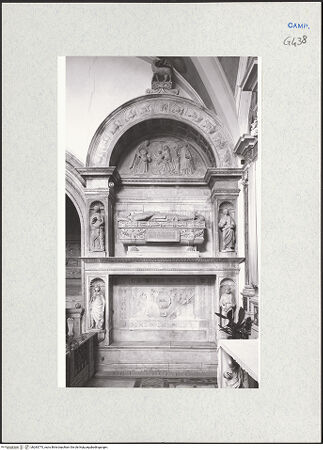 Vorderseite von Courtauld Institute of Art [https://www.deutsche-digitale-bibliothek.de/content/lizenzen/rv-ez/] Grabmal des Francesco Carafa (gest. 1487) - Gesamtansicht, bh283775_recto. Foto.