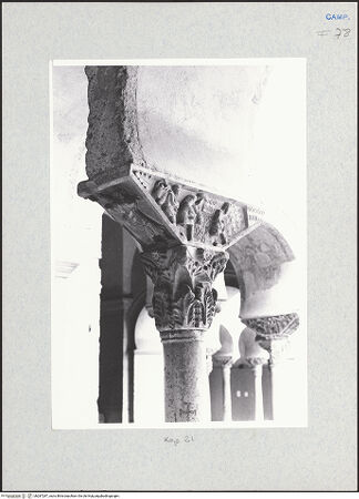 Vorderseite von Glass, Dorothy [https://www.deutsche-digitale-bibliothek.de/content/lizenzen/rv-ez/] Kapitell 21 (Giess, 1959; Naldi, 1990) - Kapitell 21, bh287287_recto. Foto: Glass, Dorothy.