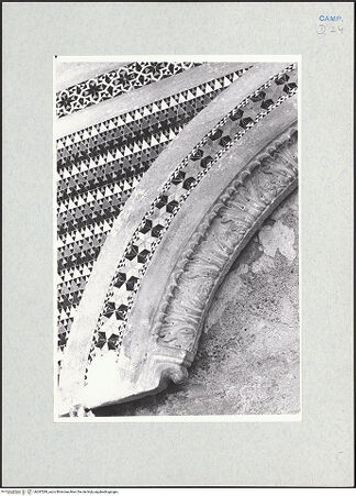 Vorderseite von Glass, Dorothy [https://www.deutsche-digitale-bibliothek.de/content/lizenzen/rv-ez/] Fragmente einer KanzelBogen mit Dekoration - Detail, bh287289_recto. Foto: Glass, Dorothy.