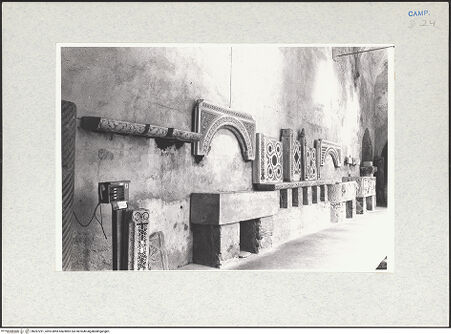 Vorderseite von Glass, Dorothy [https://www.deutsche-digitale-bibliothek.de/content/lizenzen/rv-ez/] Fragmente einer Kanzel - Fragmente in der Chiostro del Paradiso, bh287291_recto. Foto: Glass, Dorothy.