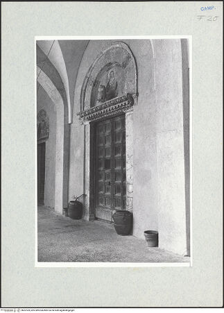 Vorderseite von Glass, Dorothy [https://www.deutsche-digitale-bibliothek.de/content/lizenzen/rv-ez/] Hauptportal - Seitenansicht, bh287309_recto. Foto: Glass, Dorothy.