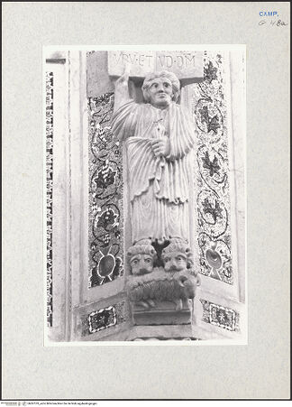 Vorderseite von Glass, Dorothy [https://www.deutsche-digitale-bibliothek.de/content/lizenzen/rv-ez/] Lesepult, Detail: Johannes der Evangelist, bh287319_recto. Foto: Glass, Dorothy.