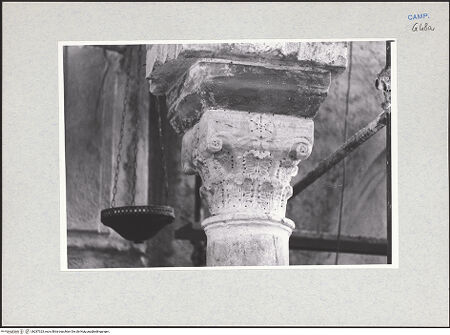 Vorderseite von Glass, Dorothy [https://www.deutsche-digitale-bibliothek.de/content/lizenzen/rv-ez/] Kapitell, bh287323_recto. Foto: Glass, Dorothy.